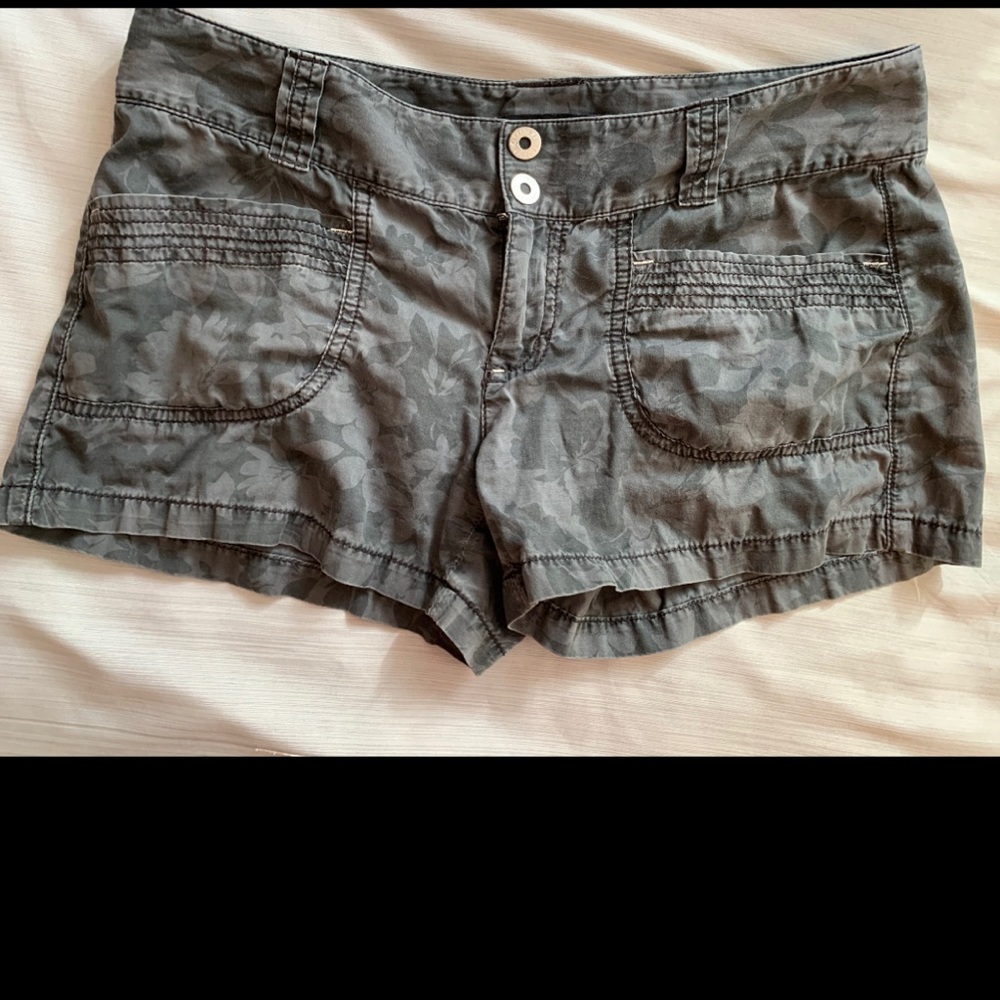 Shorts - Picture 3 of 13